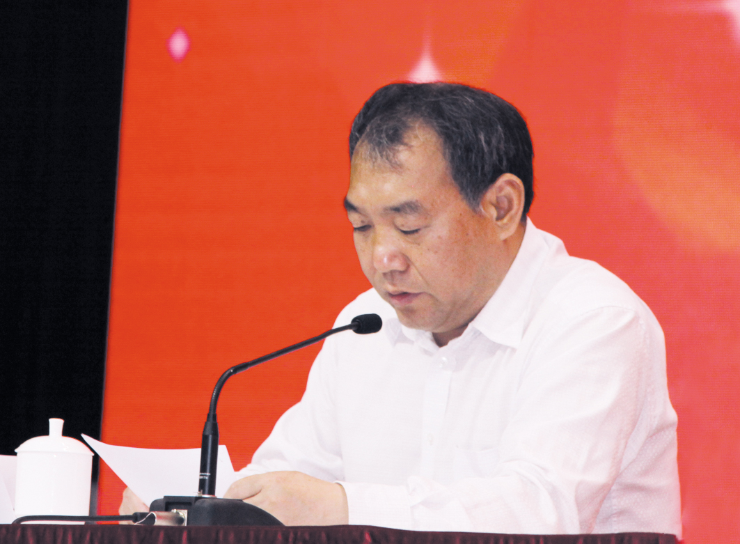 七届学会副秘书长杨建文宣读第八次会员代表大会表决及选举办法和监票人名单 七届学会副秘书长杨建文宣读第八次会员代表大会表决及选举办法和监票人名单